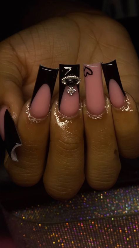 19th Bday Nails, Square Nails With Charms, 19th Birthday Nails Ideas, 18th Birthday Nails Acrylic, Matte Black Acrylic Nails, 19th Birthday Nails, 18th Nails, Aesthetic Piercing, Acrylics Ideas