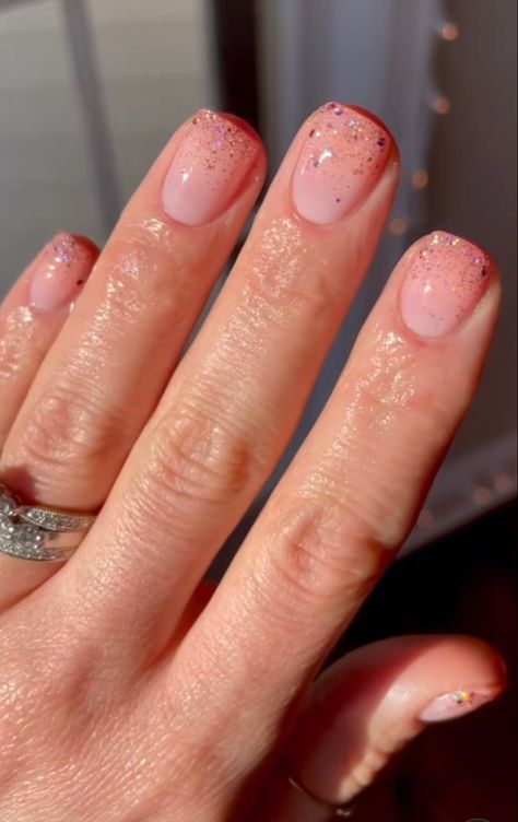 Nails For Nye, Holiday Manicure Ideas, Clear Glitter Nails, Nailart Glitter, Glitter Gradient Nails, Holiday Manicure, Nye Nails, Glitter Tip Nails, Nails Holiday