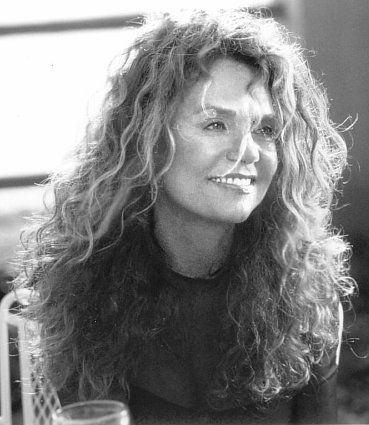 Still of Dyan Cannon in 8 Heads in a Duffel Bag (1997) Dyan Cannon, Cary Grant, Favorite Actors, Duffel Bag, Picture Photo, Hair Goals, Singers, Actors & Actresses, Dreadlocks