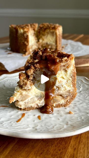 Mini Apple Crumble, Salted Caramel Recipe, Apple Crumble Cheesecake, Crumble Cheesecake, Cinnamon Apple Pie, Caramel Recipe, Cream Room, Pie Crumble, Apple Pie Spice