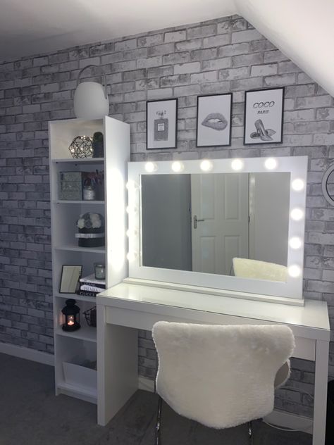 Grey And White Vanity Bedroom, Room Inspo Hollywood Mirror, Light Grey Makeup Vanity, Black And White Vanity, White Desk With Mirror And Lights, White Bedroom Vanity, White Dressing Table With Lighted Mirror, Black And White Bedroom, Makeup Room Decor