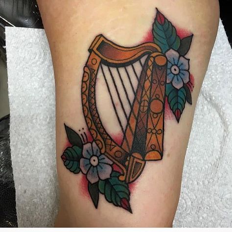 Harp Tattoo Design, Harp Tattoo, Shamrock Tattoos, Irish Tattoos, Sleeves Ideas, Music Tattoos, Tattoo Parlors, Family Tattoos, Sister Tattoos