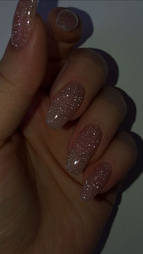 Nail Almond Nails Designs Sparkle Glitter, Nails For Glitter Dress, Aesthetic Sparkly Nails, Round Sparkle Nails, White Sparkly Acrylic Nails Almond, Mauve Sparkly Nails, Nude Nails Silver Glitter, Plain Sparkle Nails, Shimmer Glitter Nails