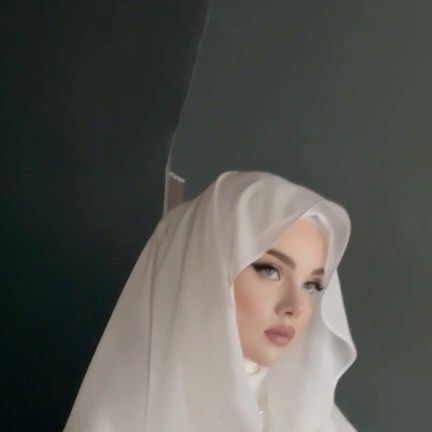 Beautiful Hijab Styles, 9to5chic Outfits, Veiled Woman, Arabic Style, Modern Hijab, Hijab Style Tutorial, Muslim Outfits Casual, Hijab Aesthetic