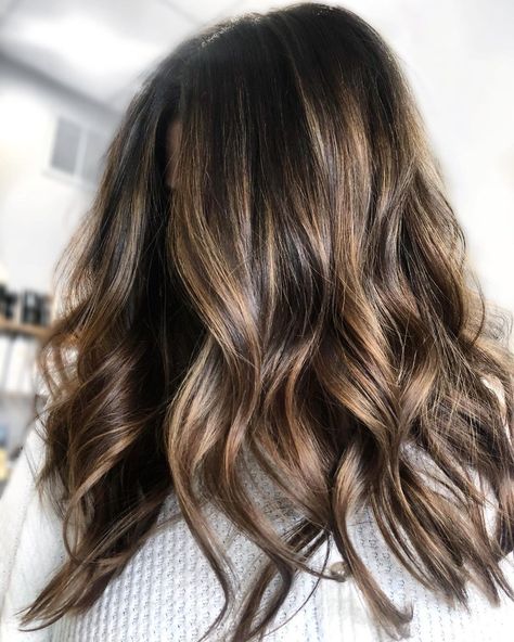 MARINA 🧿 PA BALAYAGE on Instagram: “Lived in color is my jam 🙌🏼 ⁣ .⁣ Teasylights with @redken Flashlift Bonder Inside⁣ Melted with @redken ShadesEQ cream at the root and gloss…” Caramel Root Melt, Teasylights Brunette, Brunette Root Melt, Root Melt Brunette, Root Melt Brunette To Blonde, Color Melting Hair, Brunette Roots, Lived In Color, Root Melt