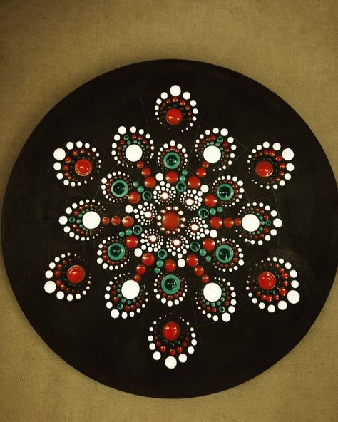 Dot Mandala Christmas Tree, Mandala Dot Painting Christmas Ornaments, Christmas Mandala Art, Christmas Dot Art, Christmas Mandalas, Mandala Christmas, Mandala Dotting, Christmas Mandala, Mandala Painted Rocks