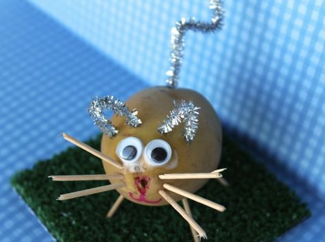 Make these Potato Pets by using old potatoes and a few craft supplies! Kids will love getting creative and making their very own pets! Potato Pet Craft Ideas, Decorated Potato For School, Potato Activity For Preschool, Potato Activities, Potato Craft, Potato People, Outdoors Tattoos, Vegetable Animals, Vegetable Crafts