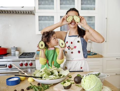 Mother and Daughter Cooking Makes Salad Having Fun Avocado Eyes Breakfast Low Carb, Best Meal Prep, Fast Life, Healthy Recipe Videos, Diet Vegetarian, Healthy Crockpot, Kids Diet, Picky Eater Recipes, Chia Pudding