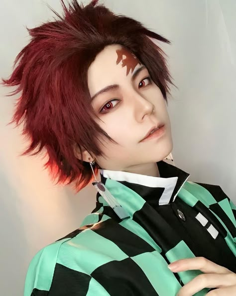 Tanjiro Makeup Cosplay, Tanjiro Scar Makeup, Tanjiro Makeup, Tanjiro Cosplay, Kny Cosplay, Cosplay Poses, Natsuki Hanae, Anime Fanart Drawing, Cosplay Inspo