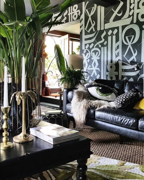 Casa Rock, Lots Of Plants, Interior Design Per La Casa, Eclectic Bedroom, Eclectic Living Room, Dark Walls, Dark Interiors, Design Del Prodotto, Decoration Inspiration