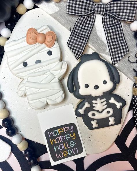 Pumpkin Cookie Designs, Mummy Cookies Royal Icing, Studio Ghibli Cookies, Hello Kitty Halloween Cookies, Cute Cookie Designs, Horror Cookies, October Dessert, Cute Halloween Cookies, Spooky Cookies