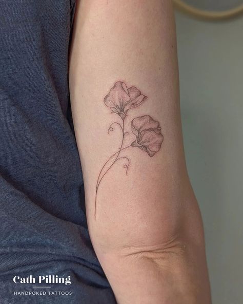 The placement! 😍👌 It's always worth taking time to play around with the size, position and angle of a design in relation to your body. We adjusted the curve of the stem to make the design flow nicely with Lizzie's arm at this angle - I think it works beautifully! I also adjusted one of the flowers so that it looked less clitoral. 😂 Thank you Lizzie for your patience and asking me to do this sweet pea tattoo for you. 🧡 It was great to meet you! #sweetpeatattoo #floraltattoo #flowertattoo #... Sweet Pea Tattoo, Hand Poked Tattoo, Delicate Tattoo, Always Be, Flower Tattoo, Things To Think About, Tattoos, Design