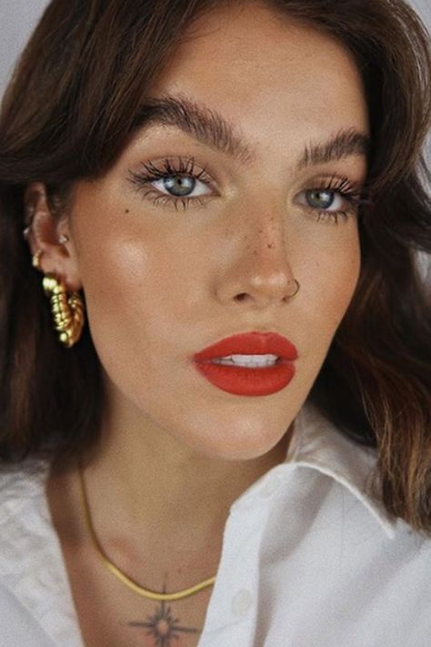 Red Lips Makeup Look, Maquillage On Fleek, Party Makeup Looks, Red Lip Makeup, Minimal Makeup, Beauty Make-up, Smink Inspiration, Makijaż Smokey Eye, Makeup Tricks