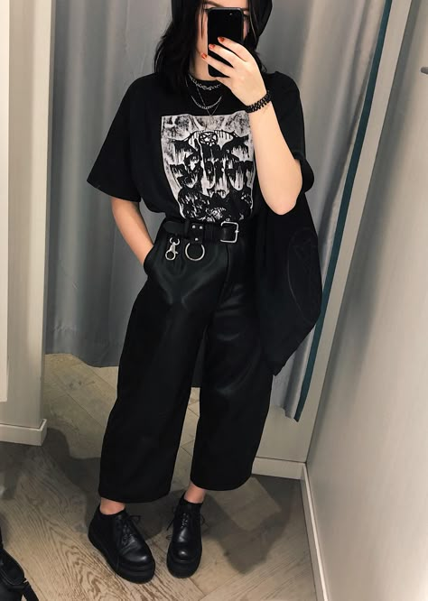 [WDYWT] Nobody takes cool pictures of me so I have to do it myself Midsize Outfits Black, Alt Rock Concert Outfit, Gothic Work Outfit, Concert Outfit Ideas Rock, Classic Goth Outfits, Hairdresser Outfit Work, Midsize Goth, Mom Goth, Goth Concert