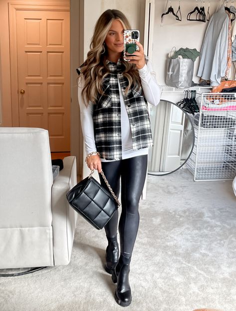 Plaid Sleeveless Shirt curated on LTK Plaid Shirt Outfit, Western Chic Fashion, Plaid Shirt Outfits, Maternity Outfit, Mommy Time, Fall Transition Outfits, Pregnant Friends, Transition Outfits, Western Chic