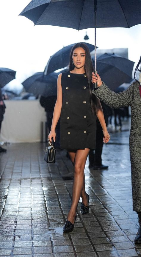 Shay Mitchell Style 2023, Shay Mitchell Outfit, Shay Mitchell Outfit Street Style, Shay Mitchell Red Carpet, Shay Mitchell Black Dress, Shay Mitchell Paparazzi, Shay Mitchell Style, Shay Mitchell, Work Outfit