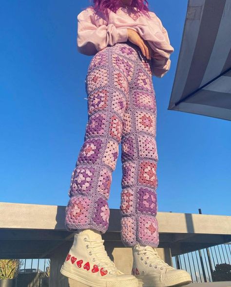 Crochet Pants Pattern, Crochet Bottoms, Crochet Pants, Mode Crochet, Crochet Design Pattern, Crochet Clothing And Accessories, Crochet Fashion Patterns, Crochet Design, Diy Crochet Projects