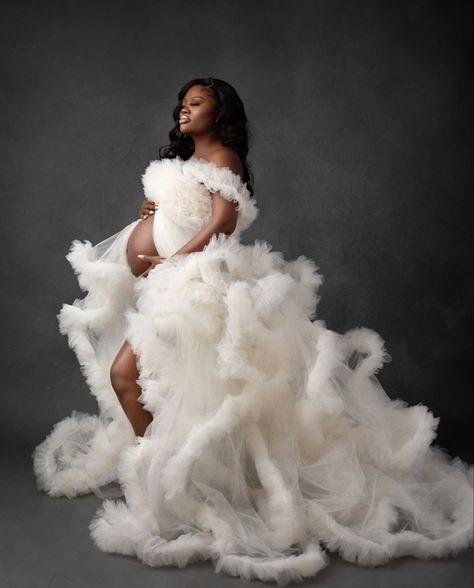 Black Women Maternity Shoot, Maternity Shoot Black Women, Maternity Photography Dress, Studio Maternity Shoot, Maternity Picture Outfits, Cute Maternity Dresses, Maternity Photography Poses Couple, Maternity Photography Poses Pregnancy Pics, Mother Daughter Fashion