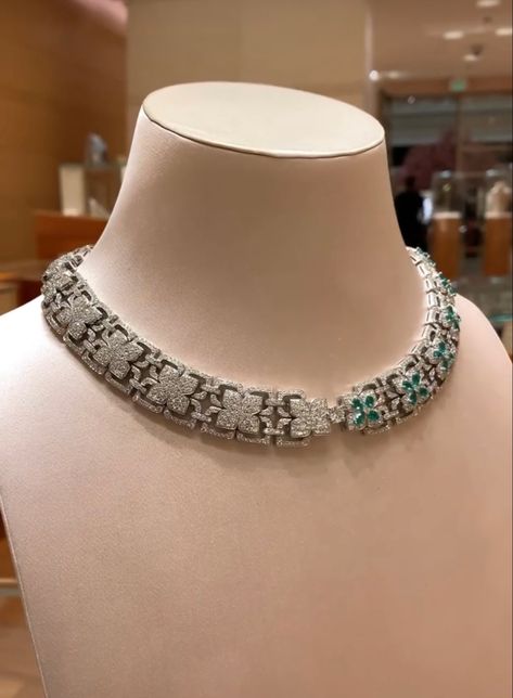 #highjewellery #fashion #jewelry #bvlgari Bvlgari High Jewelry, Emeralds Jewellery, Emerald Jewelry Necklace, Egyptian Inspired Jewelry, Bvlgari Necklace, Bvlgari Jewelry, Egyptian Inspired, Diamond Girl, Jewelry Set Design