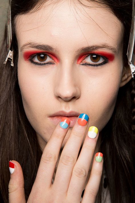 Au Jour Le Jour Fall 2015 Colourblock Nails, 2015 Nail Trends, Runway Nails, Paris Fashion Week 2016, Nails 2015, Simple Plan, Fall 2015 Style, Nail Polish Trends, Fashion Week 2015