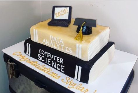 Computer Science Cake, Science Cake, Graduation Cake Designs, College Graduation Pictures Poses, Graduation Party Gifts, Cake Style, College Graduation Pictures, Graduation Picture Poses, Baking Business