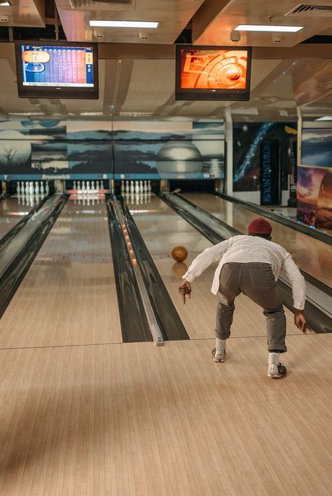 Bowling Photography, Bowling Alley, Maybe One Day, Back View, Photography Pictures, Bowling, Fun Activities, Free Stock Photos, Fun Sports