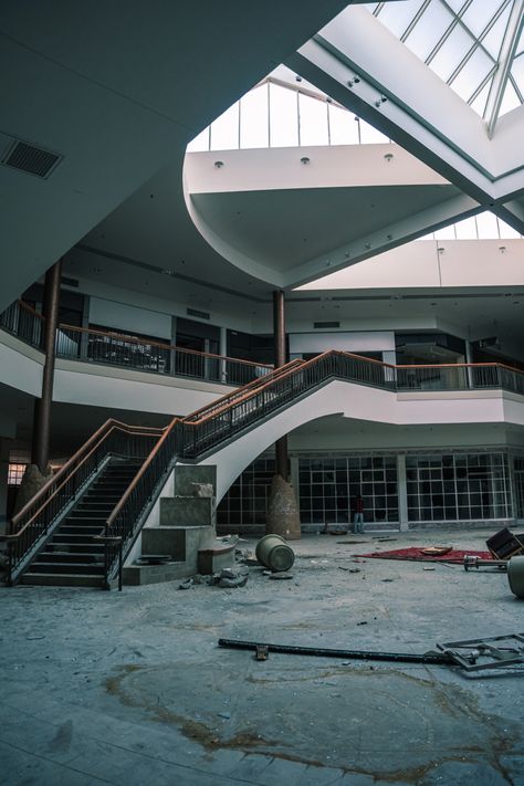 Abandoned Clothing Store, Abandoned Shopping Cart, Abandoned Mall Aesthetic, Places Reference, Mall Concept, Abandoned Mall, Noir City, Abandoned Malls, Dead Malls