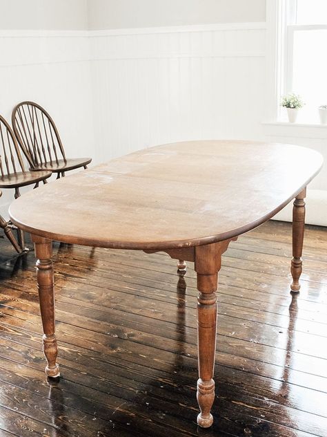 DIY Farmhouse Style Dining Table Makeover Before and After. Come check out the full tutorial on how to give an outdated table new life. Chalk Paint | Antique | Wood | Painted | Fixer Upper #diyhome #chalkpaint #homedecor #diningroom Old Wooden Dining Table Makeover, How To Restain Wood Dining Table, Doy Kitchen Table, Diy Vintage Dining Table, Wood Dining Table Refinish, Paint Old Dining Table, Oval Dining Room Table Vintage, Oval Table Refinishing Ideas, Refinished Oval Dining Table