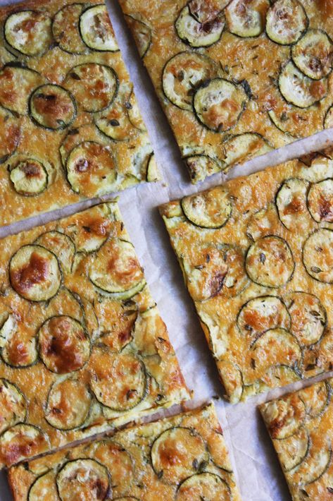 Farinata alle Zucchine - Mrs. Veggy - Cucina Vegetale Zucchini Recipes, Everyday Food, I Love Food, Summer Recipes, Vegetable Pizza, Cooking And Baking, Food Inspiration, Love Food, Vegan Recipes