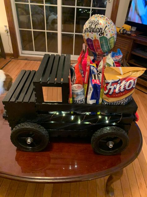 Wooden Truck Decor, Wooden Crate Gift Basket Ideas Christmas, Wooden Crate Ideas For Christmas, Halloween Wooden Crate Ideas, Wood Crate Gift Box Ideas, Truck Boyfriend Gifts, Wooden Truck Diy, Truck Gifts For Boyfriend, Gift Crates Ideas