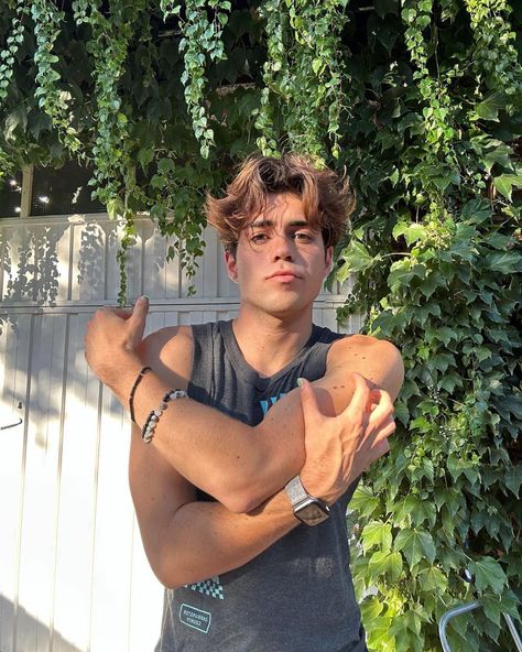 Benji Krol Wallpaper, Benji Krol, Festival Outfits Men, Harry Styles Photos, Country Men, Like A Cat, Attractive Guys, Lost Boys, Hot Actors