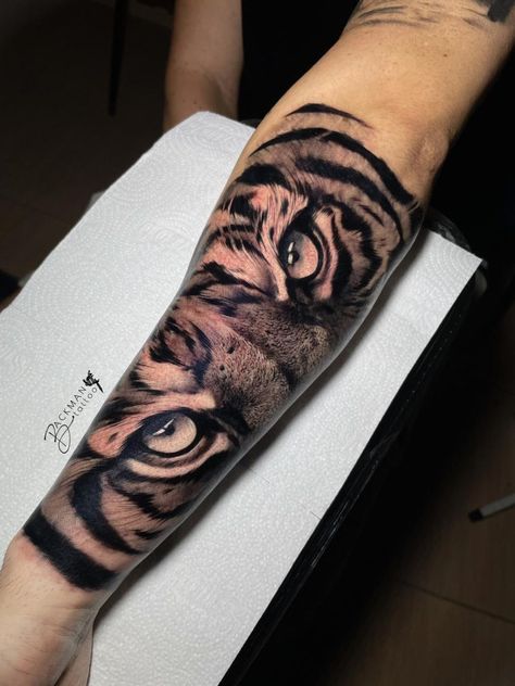 Realistic Sun Tattoo, Animal Eyes Tattoo, Tiger Tattoo Designs, Tiger Eyes Tattoo, Side Arm Tattoos, Lion Eyes, Tiger Tattoo Design, Sun Tattoo, Tiger Tattoo