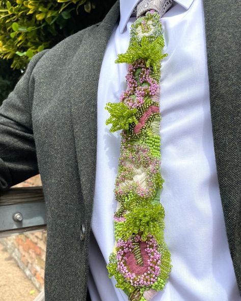 Sohbetler • Instagram Flowers On Clothes, André Derain, Beaded Tie, Tied Hands, Embroidered Tie, Tie Design, Turks And Caicos Islands, Hand Embroidered, Textiles