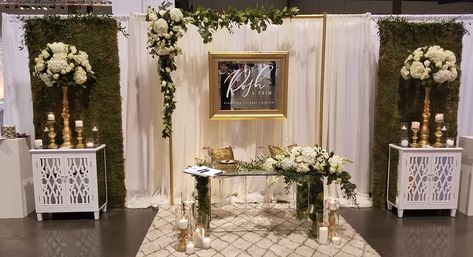 Bridal Show Booth Design - October 2016 - White with gold accents and greenery.  Green moss wall, glass table and floral accents by Posh and Prim. Bridal Fair Booth Ideas Display, Vendor Booth Walls, Wedding Trade Show Booth Ideas, Bridal Expo Booth Ideas, Wedding Expo Booth Ideas, Bridal Show Booth Ideas, Wedding Vendors Booth, Bridal Show Booth, Wedding Expo Booth