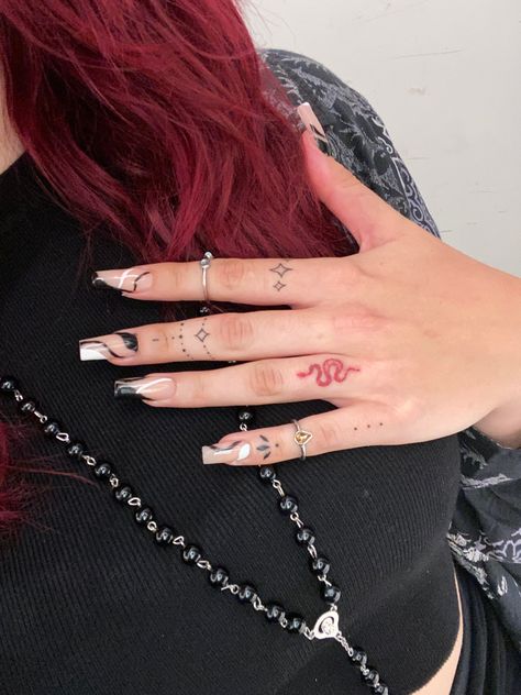 Red Snake Finger Tattoo, Red Snake Hand Tattoo, Red Finger Tattoos For Women, Red And Black Finger Tattoo, Medium Leg Tattoos Women, Simple Feet Tattoos, Swirl Hand Tattoo, Left And Right Hand Tattoo, Snake Finger Tattoos For Women