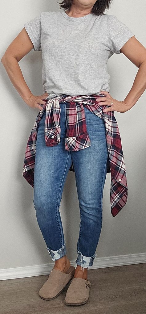 Button-up Cotton Jeans For Everyday, Casual Button-up Jeans For Everyday, Fall Business Casual Button-up Flannel Shirt, Spring Everyday Button-up Flannel Shirt, Spring Everyday Button-up Jeans, Modest Mom Outfits, Sahm Fashion, Clog Outfit, Birkenstock Clog