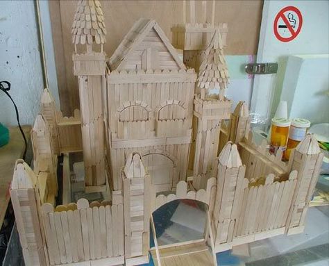 Someone draw me up a blue print for this popsicle stick castle... Please... Popsicle Stick Castle, Popsicle House, Popsicle Stick Art, Popsicle Stick Crafts House, Popsicle Stick Houses, Castle Project, Cardboard Castle, Diy Popsicle, Popsicle Crafts