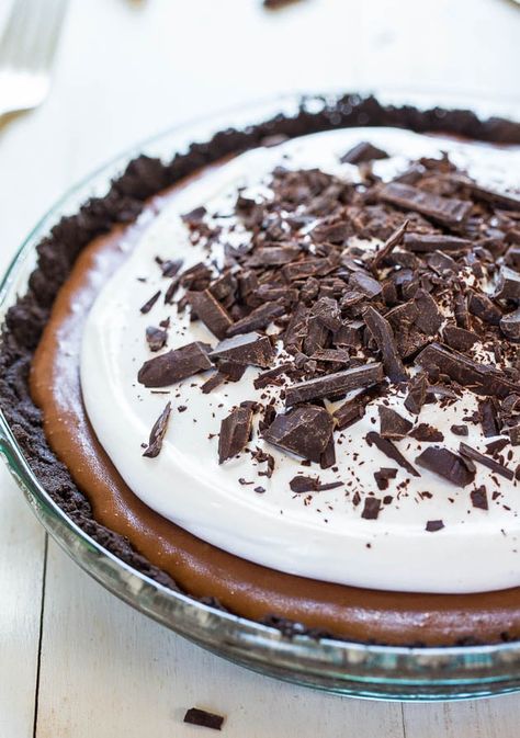 The BEST French Silk Pie Recipe (Easy & Homemade!) - Averie Cooks Silk Pie Recipe, Chocolate Silk Pie, Sugar Cream Pie, Cake Brownie, French Silk Pie, Romantic Desserts, Silk Pie, Easy Pie Recipes, Homemade Whipped Cream