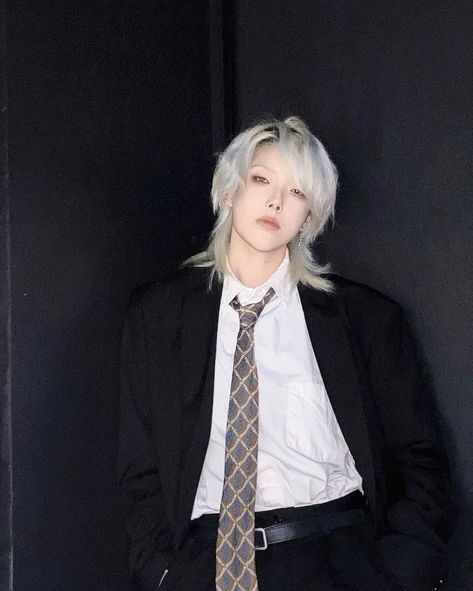 White Hair Men Aesthetic, Hair Men Long, White Hair Men, Reference Pose, Long White Hair, Men Aesthetic, Asian Short Hair, Shiga, Aesthetic People