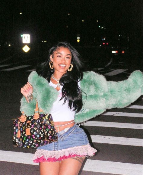 India Love, August 27, Streetwear Fashion Women, How To Pose, Edgy Outfits, 2000s Fashion, Lookbook Outfits, Streetwear Outfit