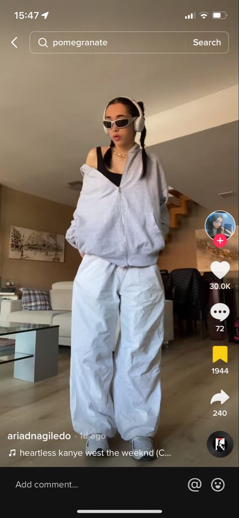 White Parachute Cargo Pants Outfit, Outfits With White Parachute Pants, How To Style White Parachute Pants, Styling White Parachute Pants, Big Top Big Pants Outfit, Styling White Sweatpants, How To Style Grey Parachute Pants, Style White Parachute Pants, Dark Grey Parachute Pants Outfit