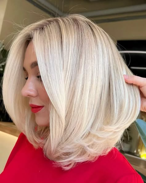 Balayage Hair Blonde Highlights, Light Blonde Hair With Highlights, Vanilla Blonde Hair Color, Icy Blonde Hair Color Ideas, Ice Blonde Balayage, Hair Color Ideas Light, Vanilla Blonde Hair, Hair Color Platinum Blonde, Icy Blonde Hair Color