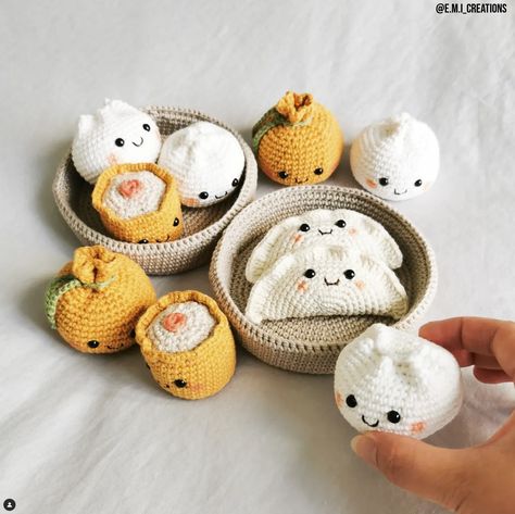 Baby Xiao, Yum Cha, Easy Crochet Animals, Crochet Shop, Crochet Food, Crochet Teddy, Knitted Wit, Fun Crochet Projects, Crochet Keychain