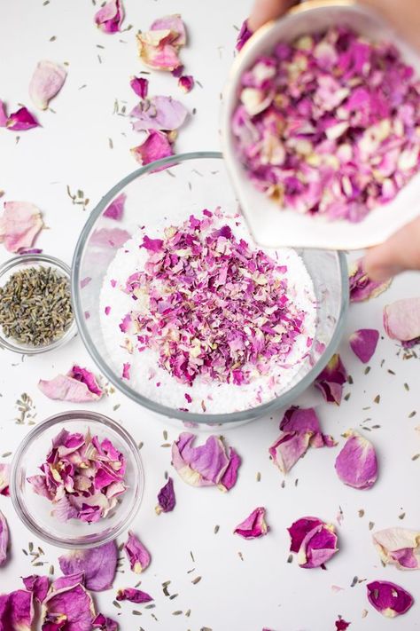 ... DIY bath salt ornaments with dried rose petals and lavender ... Diy Rose Petals, Bath Soak Diy, Salt Ornaments, Bath Salts Diy Recipes, Diy Bath Soak, Gong Bath, Diy Bath Salt, Medium Length Blonde Hair, Bath Salts Diy