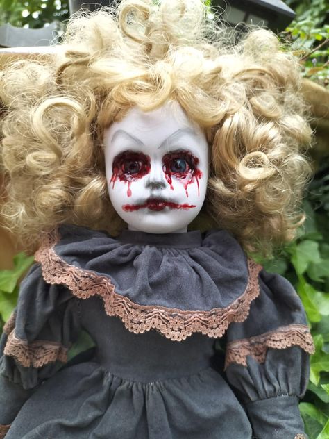 Porcelain doll expertly han painted to become a horror doll. She stands 16 inches and can also be put into a seating position. Scary Barbie, Creepy Porcelain Dolls, Halloween Barn, Scary Baby Dolls, 2024 Makeup, Creepy Baby Dolls, Horror Doll, Halloween Diy Outdoor, Clown Doll