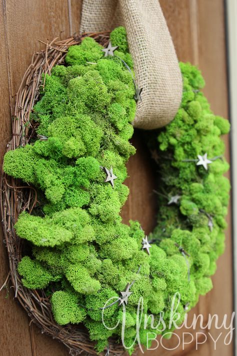 Moss Crafts, Moss Christmas, Moss Diy, Scandinavian Moss, Fun Wreaths, Diy Reindeer, Moss Tree, Handmade Christmas Wreaths, Moss Wreath