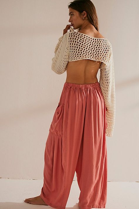 Your newest go-to summer pants from our free-est collection, featured in a billowy, harem-inspired silhouette with dropped side pockets for added dimension.* Elastic waistband* Drawstring detail* Lightweight, effortless design Fitted Boho Outfits, Flowy Boho Pants, Fairy Everyday Outfit, Boho Workout Clothes, Quinn Pants Outfit, Summer Outfits Comfy Casual, Boho Sporty Outfits, Ballet Core Fashion, Boho Athleisure Outfits