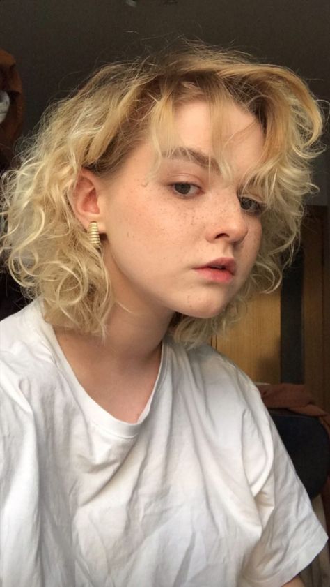 Short Curly Blonde Hair Aesthetic, Short Blonde Hair Aesthetic, Androgynous Hair, Fluffy Hair, Short Blonde, Hair Reference, Short Blonde Hair, Cut My Hair, Grunge Hair