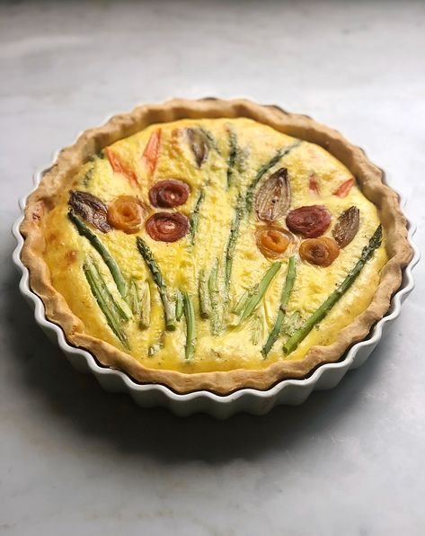 Garden Vegetable Quiche Garden Quiche, Easter Quiche, Flower Shaped Food, Vegetable Quiche Recipes, Easter Brunch Buffet, Ham Quiche, Vegetable Quiche, Easter Brunch Food, Garden Vegetable