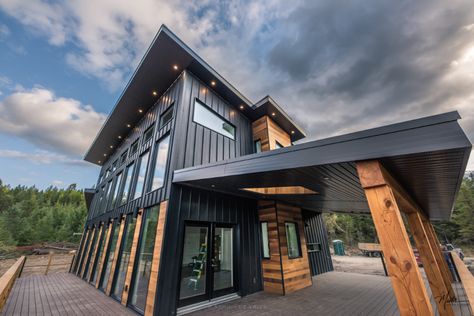 Mountain Modern - Industrial - Exterior - Vancouver - by Münter Design & Build | Houzz Modern Warehouse Design Exterior, Warehouse Design Exterior, Modern Warehouse Design, Shed Roof Ideas, Mountain Cabin Exterior, Industrial Building Facade, Mexico Project, Business Exterior, Modern Mountain Cabin